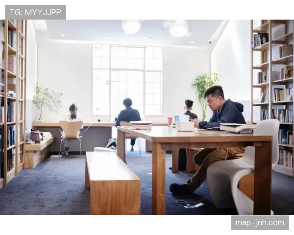 王昶背的那只“小包”被店员随口报了价格，整桌人一下子安静了