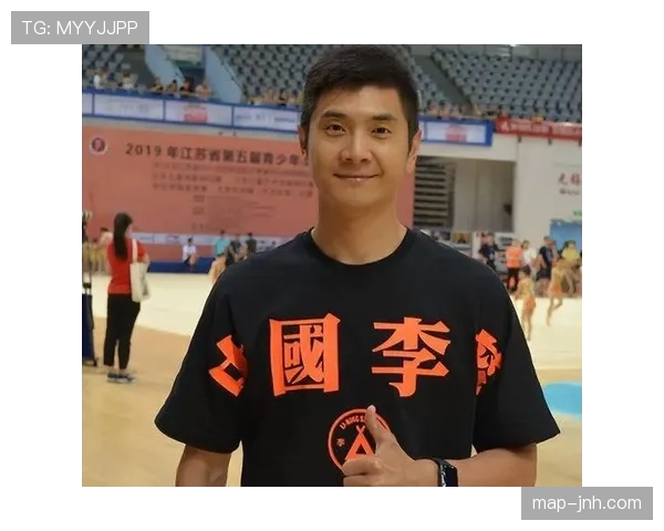 邢傲伟退役后还在练腹肌？这自律也太狠了